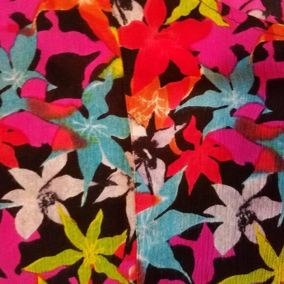 Vicki Wayne Floral Blouse 100% Rayon - Picture 7 of 11